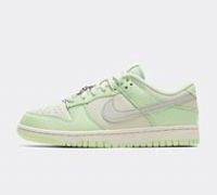 Nike Womens Dunk Low Trainer - Green - Size 6