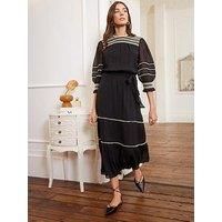 Love & Roses Contrast Stitch Tiered Midi Dress - Black