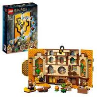 LEGO 76412 Harry Potter Hufflepuff House Banner, Hogwarts Castle Common Room Toy or Wall Decoration, Set with 3 Minifigures and Mandrake, Collectable Travel Toys